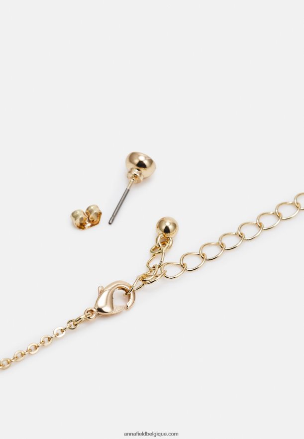 femmes boucles d'oreilles serties dorées Anna FieldNHH26B2656