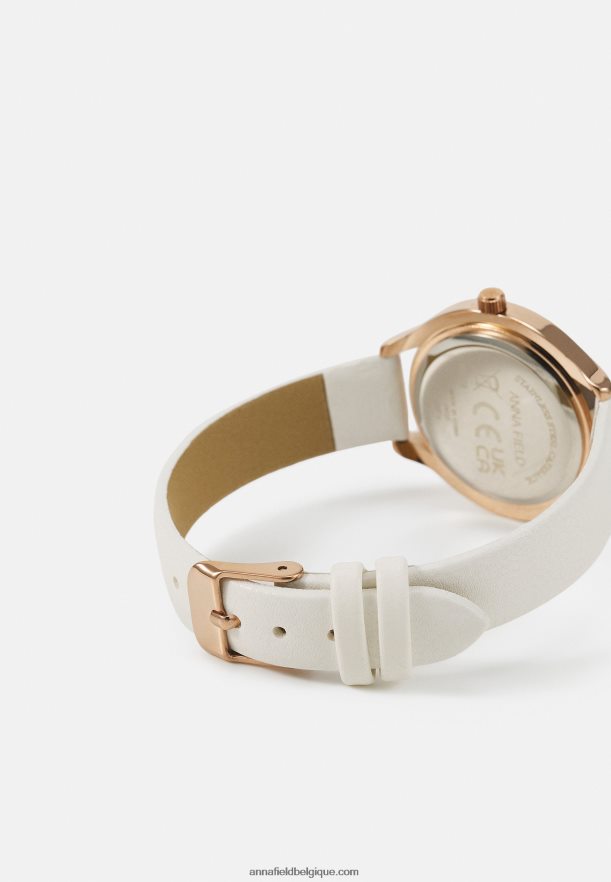 femmes regarder blanc Anna FieldNHH26B2784