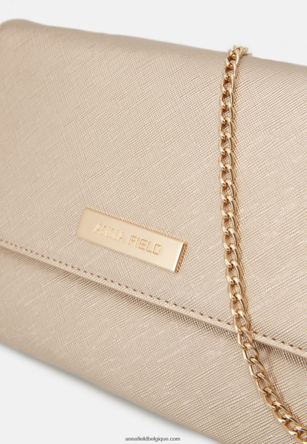 femmes embrayage 206 or Anna FieldNHH26B2451