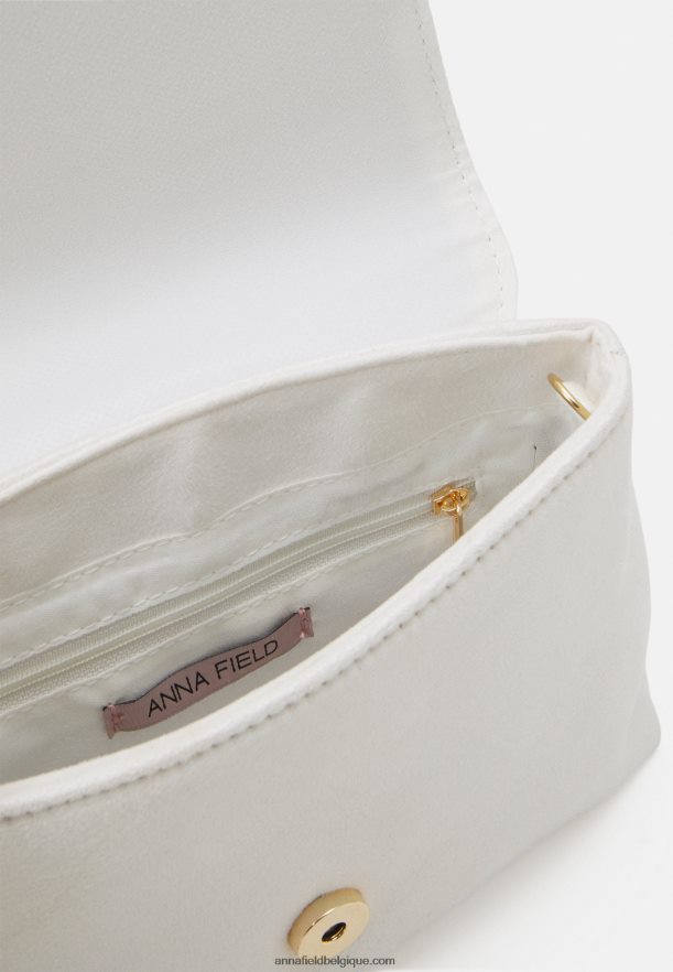 femmes embrayage blanc cassé Anna FieldNHH26B2422
