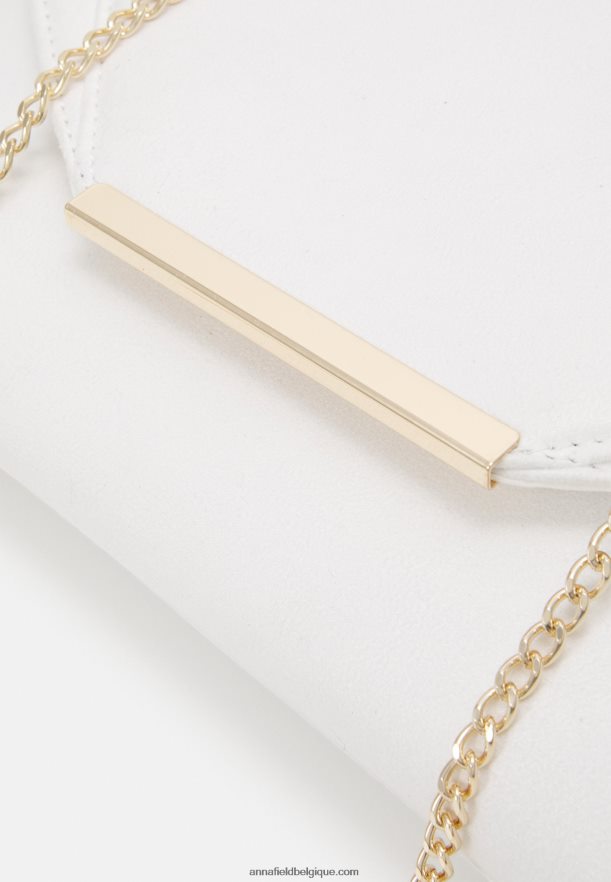 femmes embrayage blanc cassé Anna FieldNHH26B2457