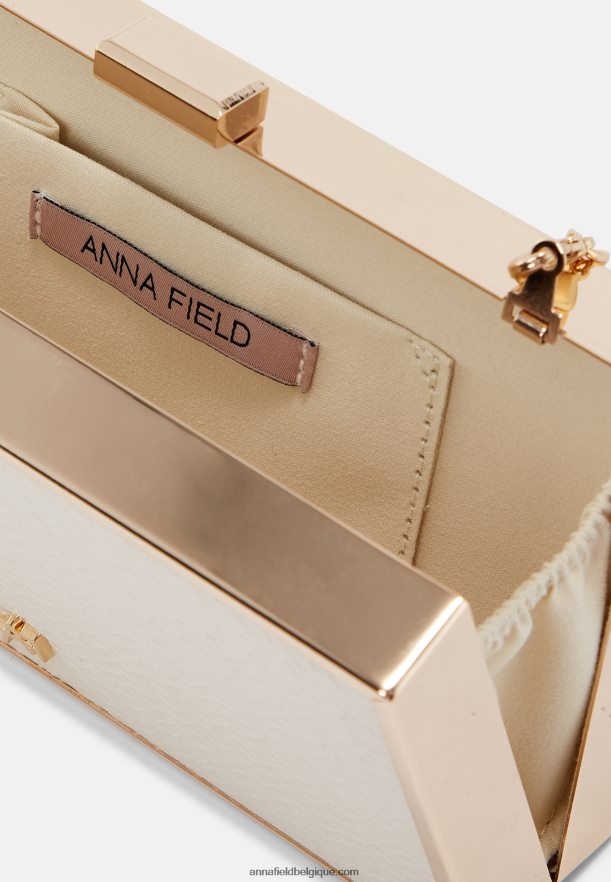 femmes pochette dorée Anna FieldNHH26B2430