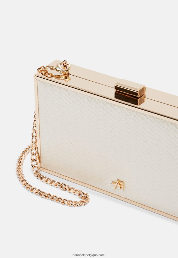 femmes pochette dorée Anna FieldNHH26B2430