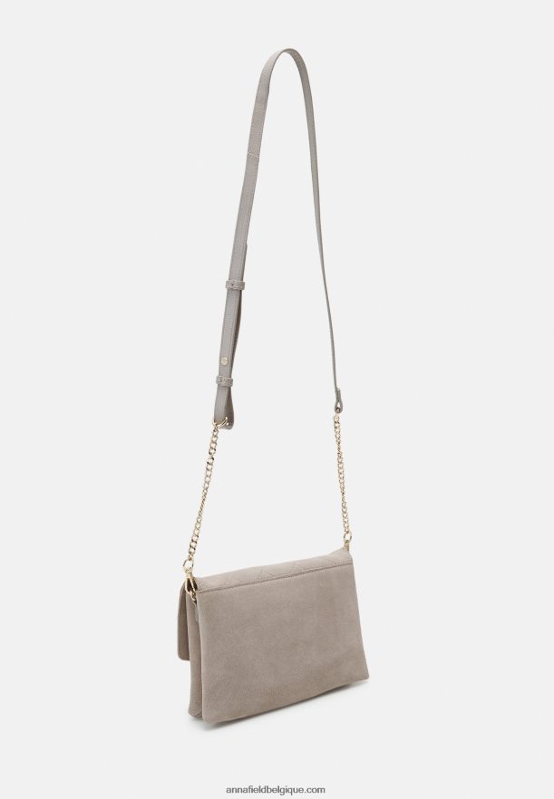 femmes pochette en cuir taupe Anna FieldNHH26B2401
