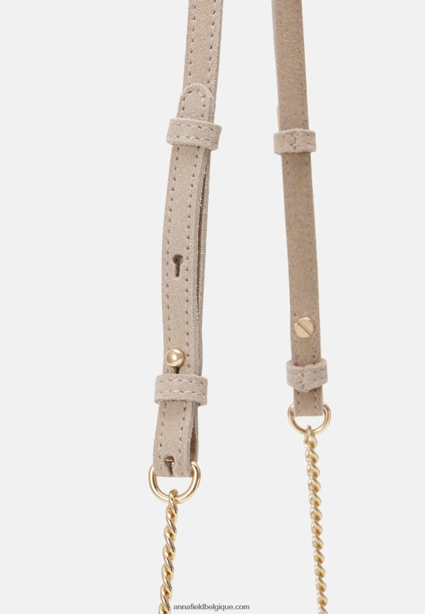 femmes pochette en cuir taupe Anna FieldNHH26B2415