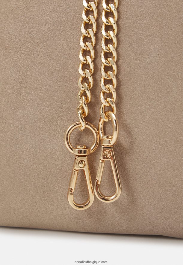 femmes pochette en cuir taupe Anna FieldNHH26B2415