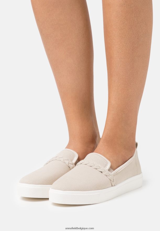 femmes sable à enfiler Anna FieldNHH26B1177