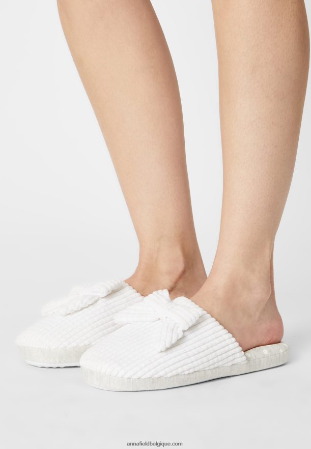 femmes pantoufles blanches Anna FieldNHH26B2279