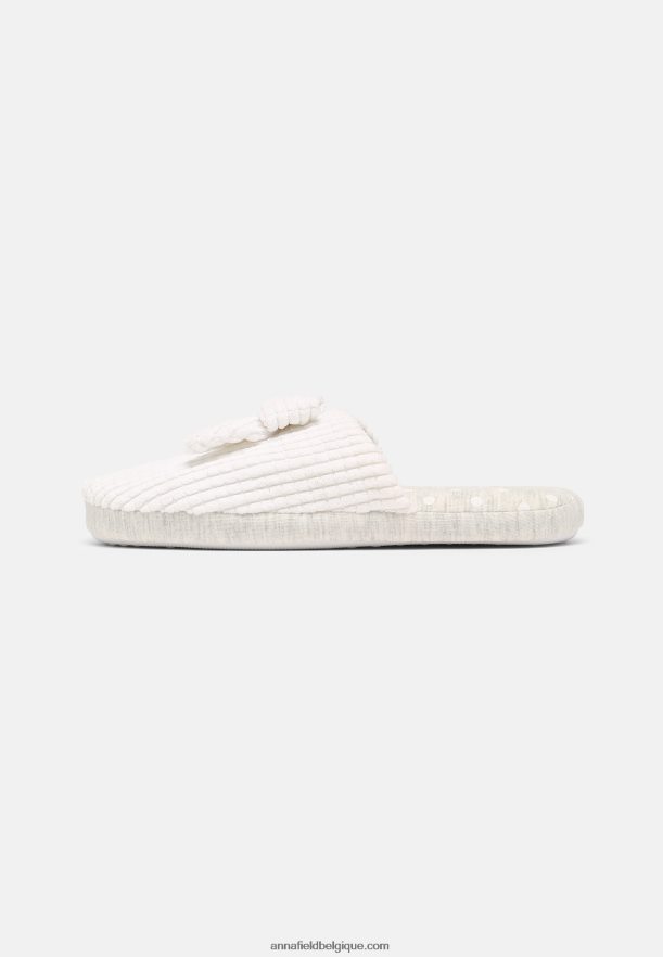 femmes pantoufles blanches Anna FieldNHH26B2279