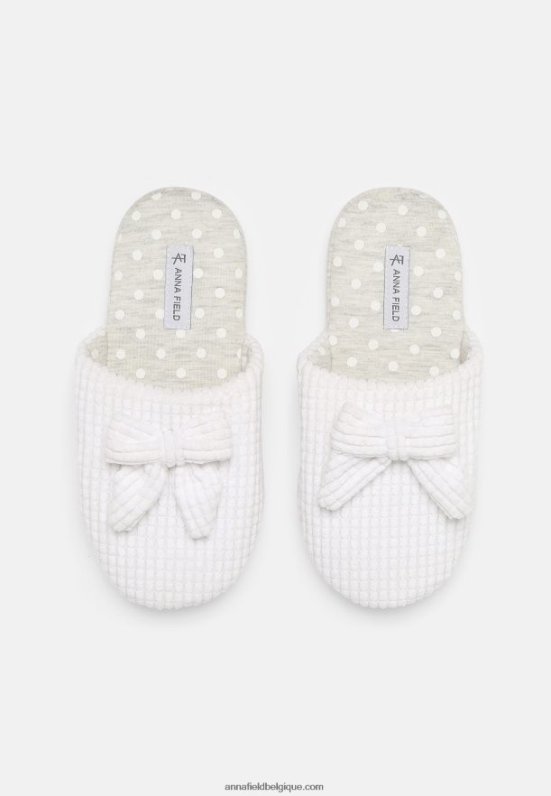 femmes pantoufles blanches Anna FieldNHH26B2279