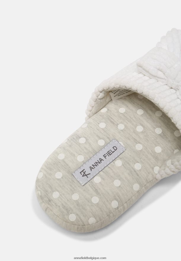femmes pantoufles blanches Anna FieldNHH26B2279