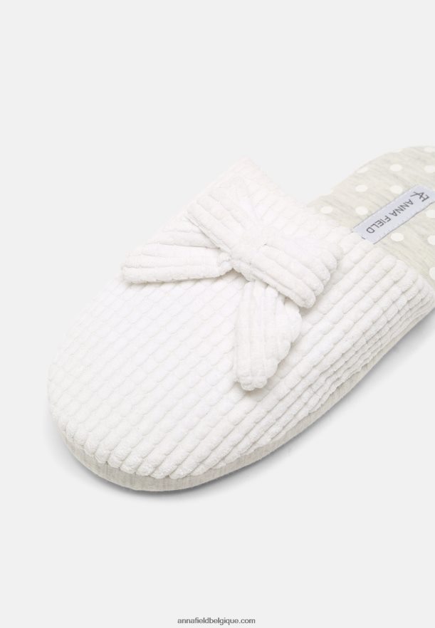 femmes pantoufles blanches Anna FieldNHH26B2279