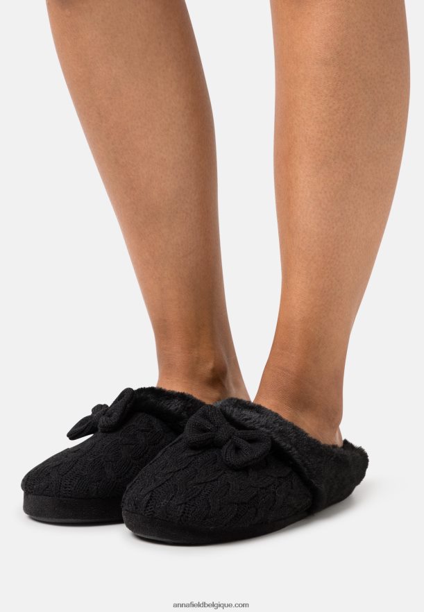 femmes pantoufles noires Anna FieldNHH26B2278