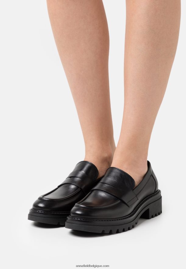 femmes slip on en cuir noir Anna FieldNHH26B1817