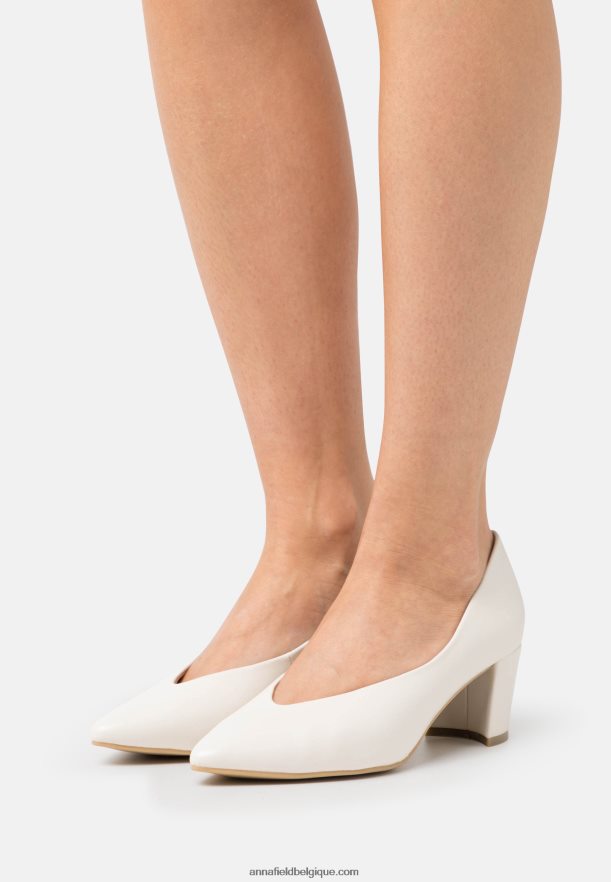 femmes crème à talons classiques Anna FieldNHH26B1737
