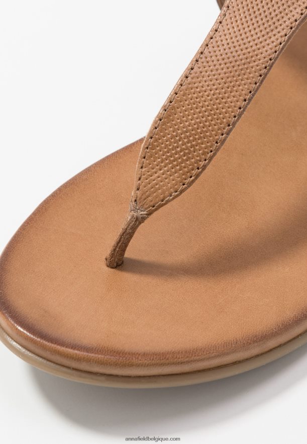femmes sandales à bride en cuir cognac Anna FieldNHH26B1495