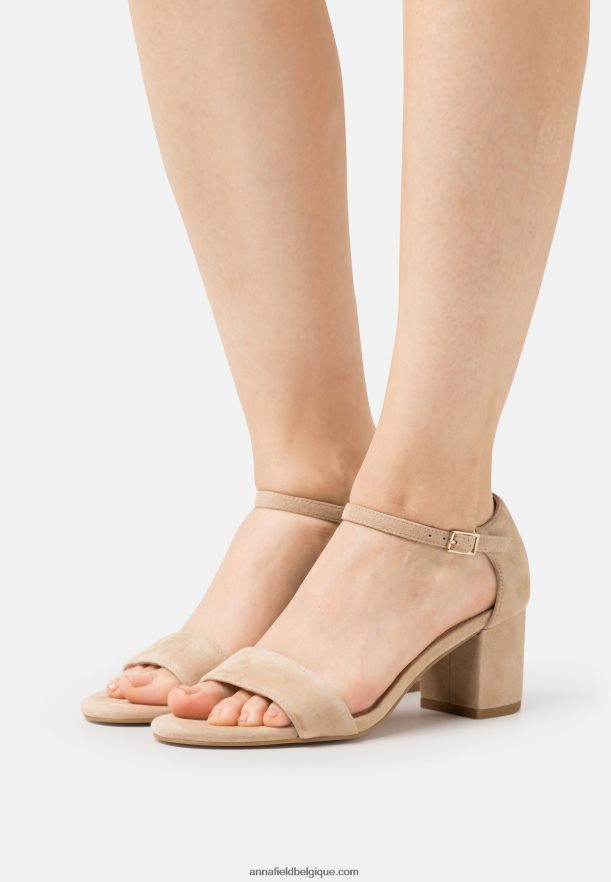 femmes sandales en cuir beige Anna FieldNHH26B1355