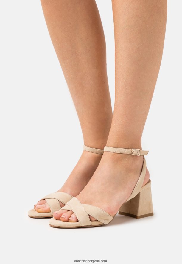femmes sandales en cuir beige Anna FieldNHH26B1359