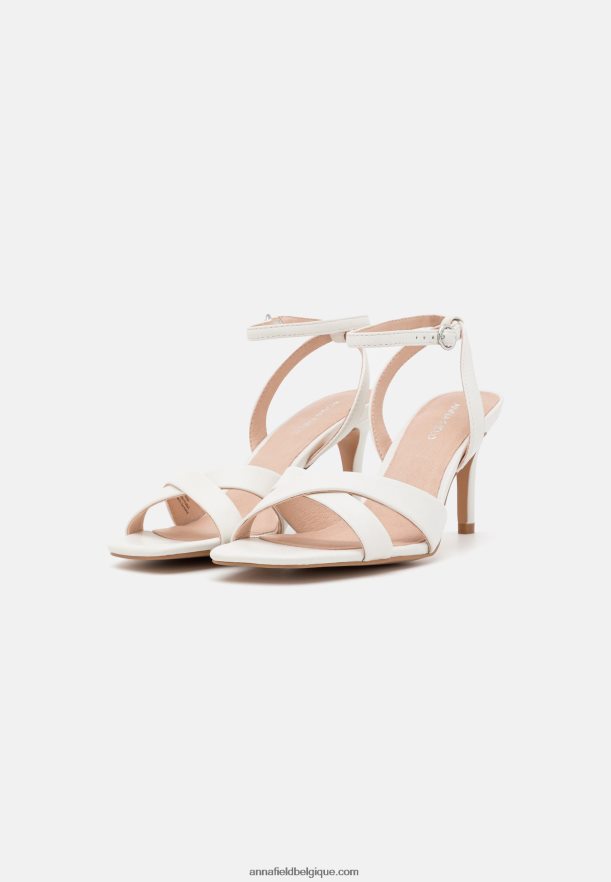 femmes sandales en cuir blanc cassé Anna FieldNHH26B1323