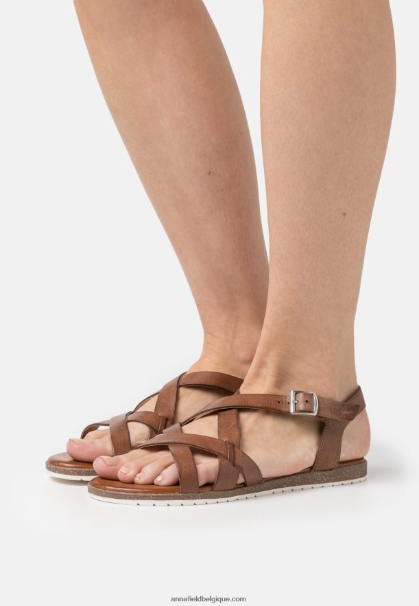 femmes sandales en cuir cognac Anna FieldNHH26B1284