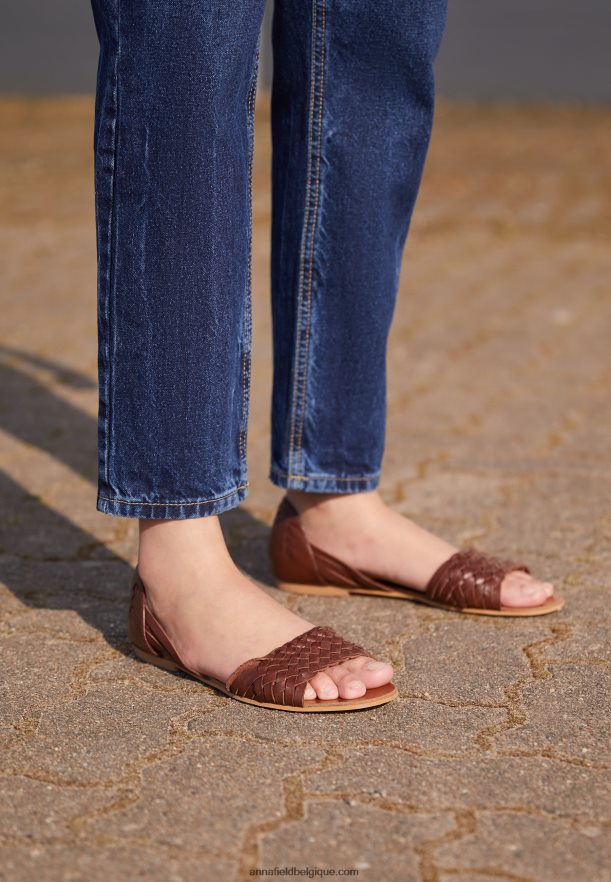 femmes sandales en cuir cognac Anna FieldNHH26B1389