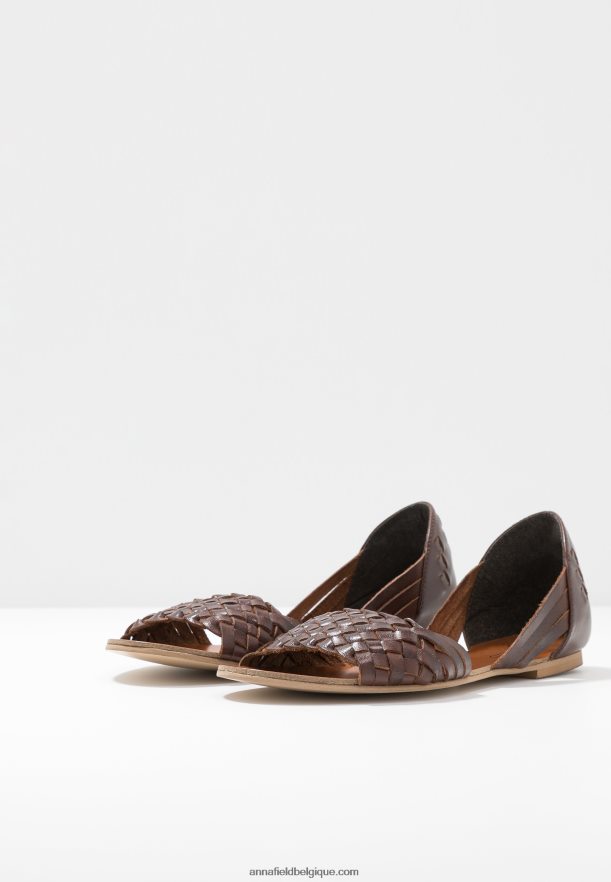 femmes sandales en cuir cognac Anna FieldNHH26B1389