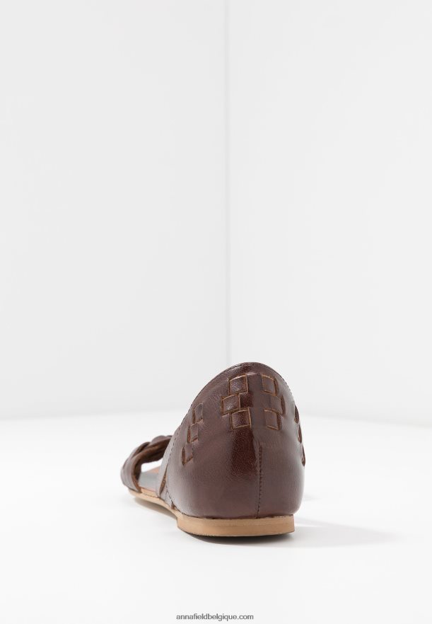 femmes sandales en cuir cognac Anna FieldNHH26B1389