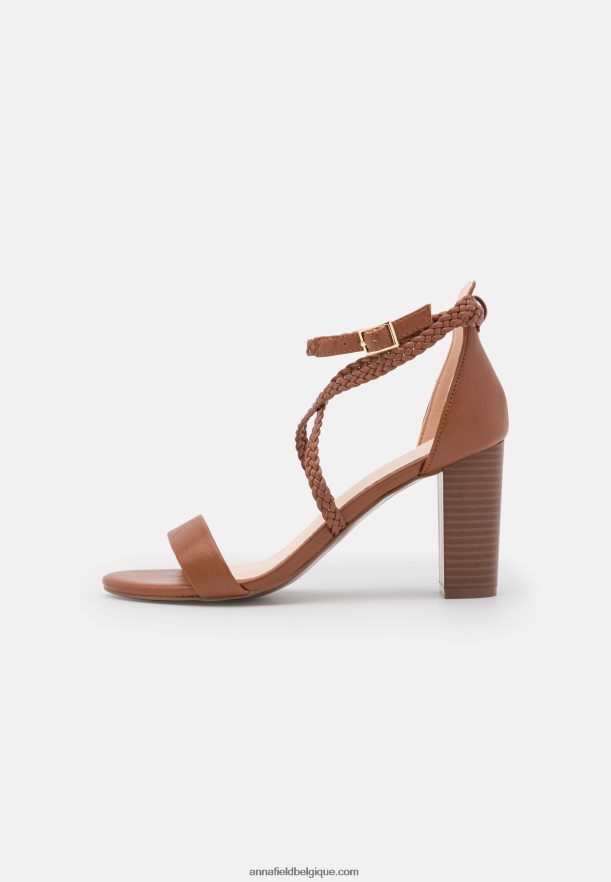 femmes sandales en cuir cognac Anna FieldNHH26B1425