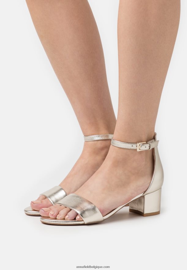 femmes sandales en cuir or Anna FieldNHH26B1301