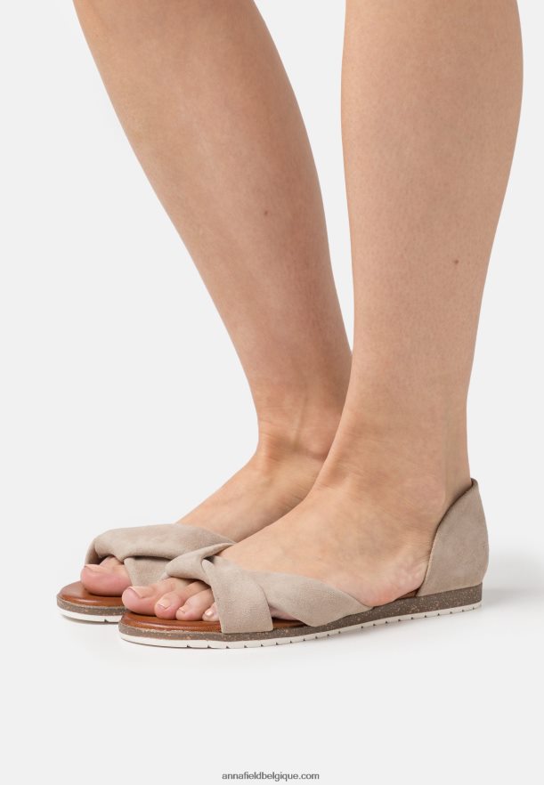 femmes sandales en cuir taupe Anna FieldNHH26B1251