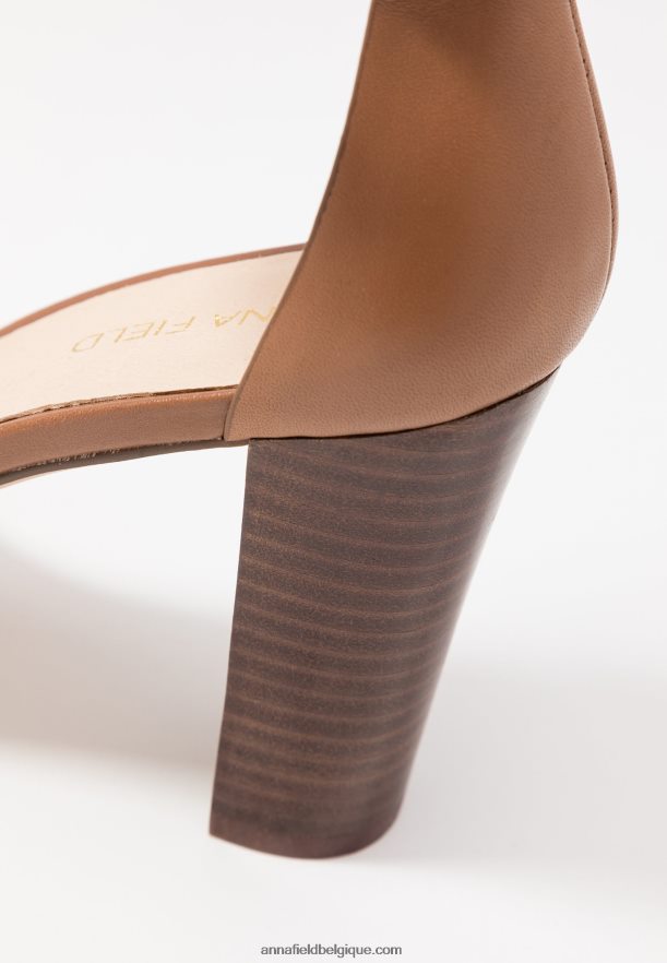 femmes sandales à talons en cuir cognac Anna FieldNHH26B1549