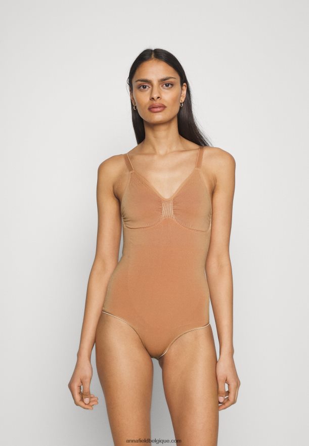 femmes corps nu Anna FieldNHH26B1021