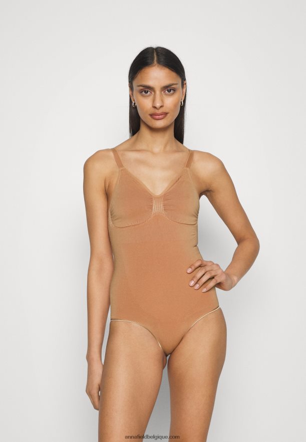 femmes corps nu Anna FieldNHH26B1021