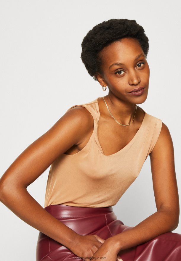 femmes dessus marron clair Anna FieldNHH26B509