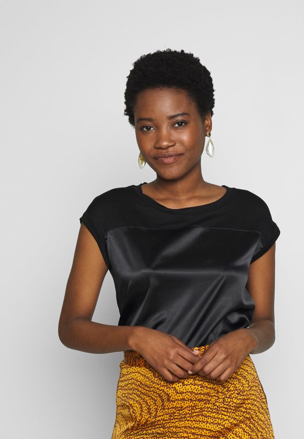 femmes t-shirt imprimé noir Anna FieldNHH26B274