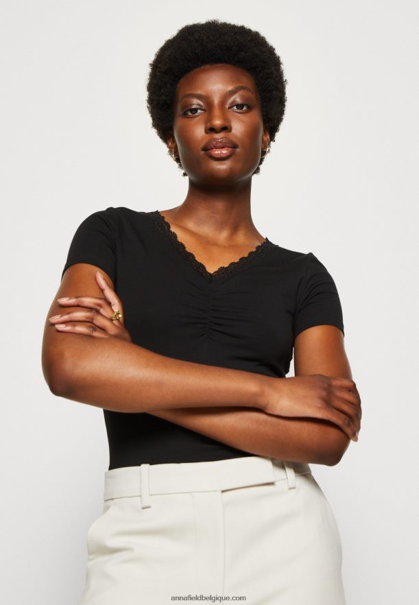 femmes t-shirt imprimé noir Anna FieldNHH26B353